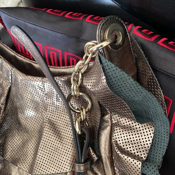 Alessandro Dell’ Acqua frilly bag in a bright gold - Picture 5 of 14